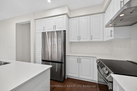 Photo 14 at 11 Phoenix Boulevard, Rural Barrie Southeast, Barrie