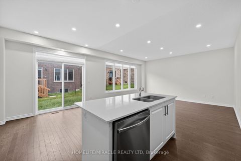 Photo 15 at 11 Phoenix Boulevard, Rural Barrie Southeast, Barrie