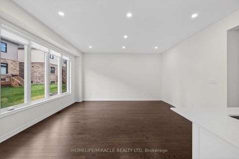 Photo 16 at 11 Phoenix Boulevard, Rural Barrie Southeast, Barrie