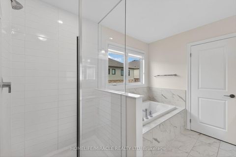 Photo 39 at 11 Phoenix Boulevard, Rural Barrie Southeast, Barrie