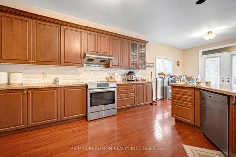 Photo 9 at 71 Glengordon Crescent, Angus Glen, Markham