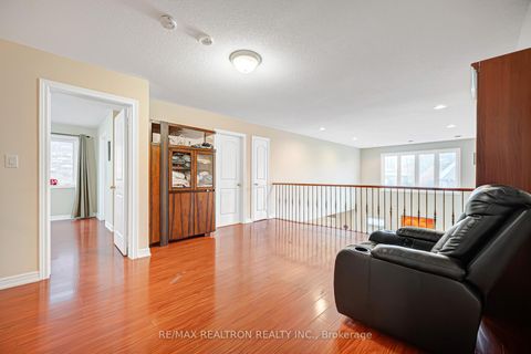 Photo 12 at 71 Glengordon Crescent, Angus Glen, Markham