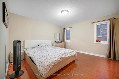 Photo 14 at 71 Glengordon Crescent, Angus Glen, Markham