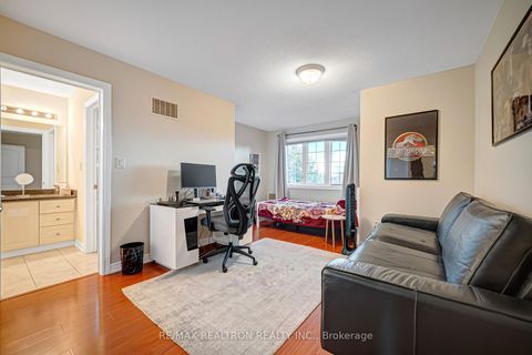 Photo 16 at 71 Glengordon Crescent, Angus Glen, Markham