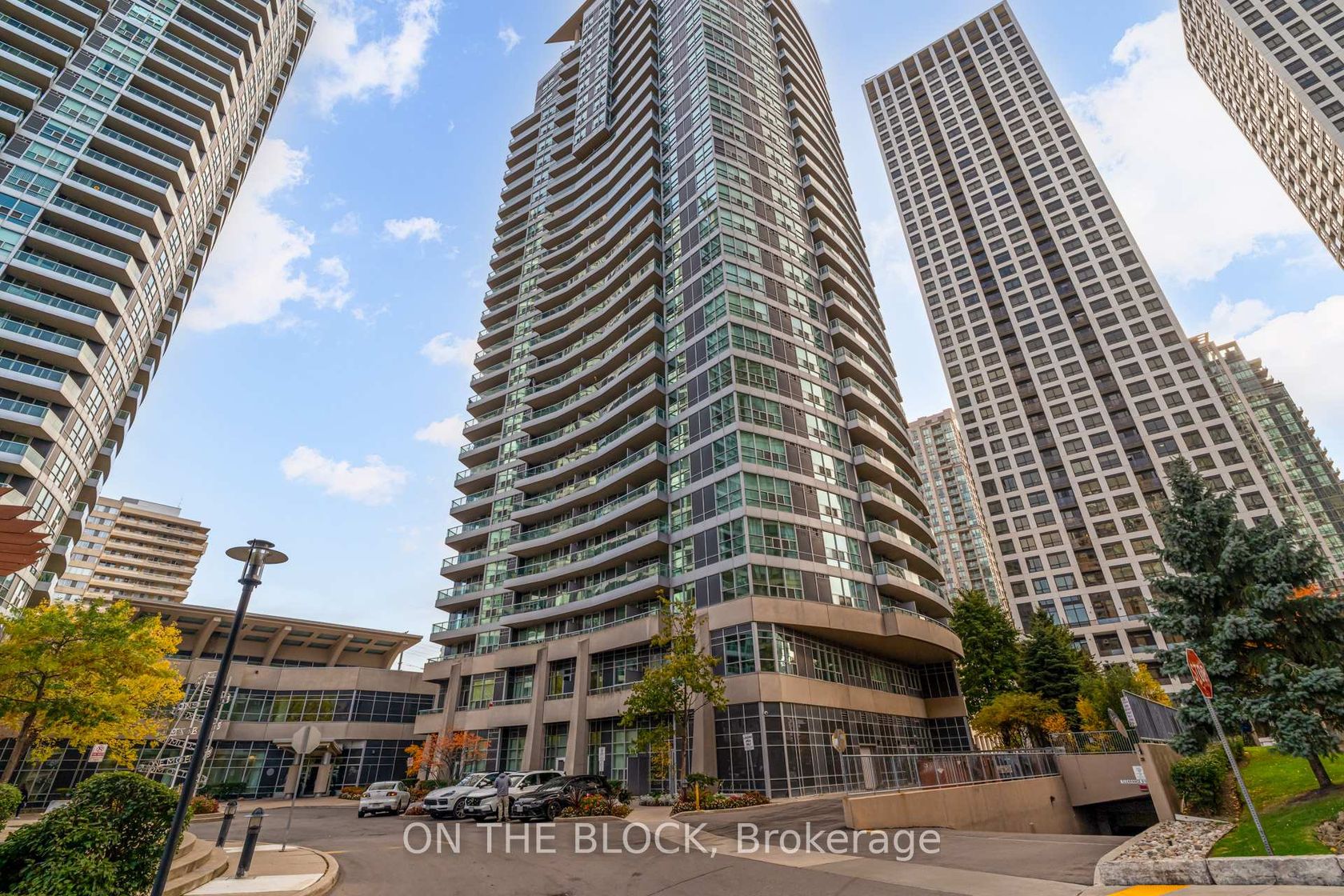 1604 - 33 Elm Drive W, City Centre, Mississauga by Loree Meneguzzi Real Estate 1604 - 33 Elm Drive W, City Centre, Mississauga