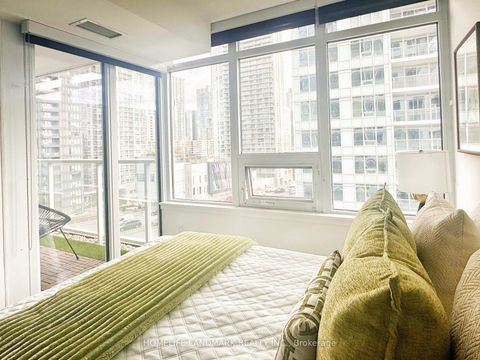 Photo 12 at 1110 - 19 Bathurst Street, Waterfront Communities C1, Toronto