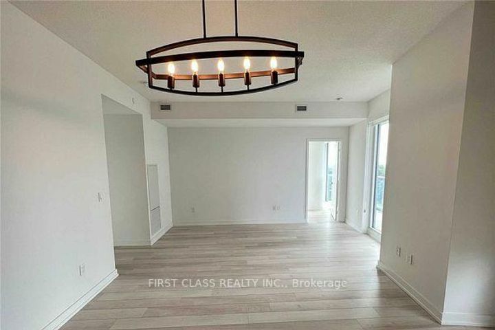 Photo 4 at 303 - 117 McMahon Drive, Bayview Village, Toronto