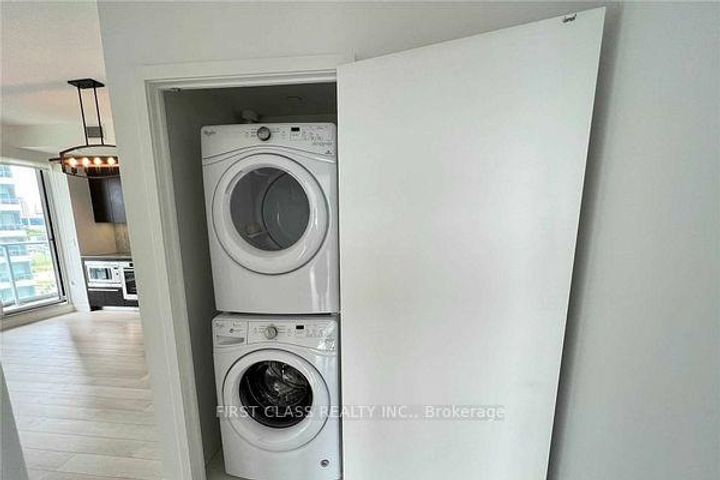 Photo 11 at 303 - 117 McMahon Drive, Bayview Village, Toronto