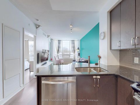 Photo 4 at 427 - 7608 Yonge Street, Yorkhill, Vaughan