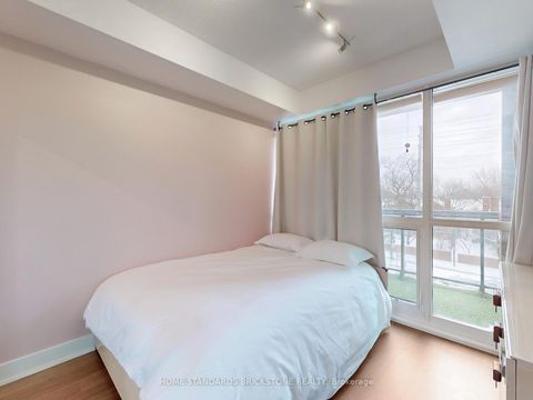 Photo 11 at 427 - 7608 Yonge Street, Yorkhill, Vaughan