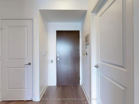 Photo 15 at 427 - 7608 Yonge Street, Yorkhill, Vaughan