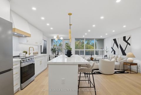 Photo 4 at 904 - 65 Southport Street, Swansea, Toronto