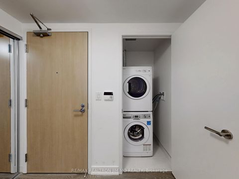 Photo 5 at 1208 - 11 Wellesley Street W, Bay Street Corridor, Toronto