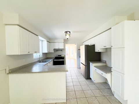 Photo 11 at 18 Forest Dale Drive, Little Lake, Barrie