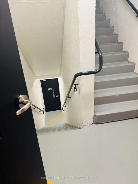 Photo 17 at 4710 - 1 Yorkville Avenue, Annex, Toronto