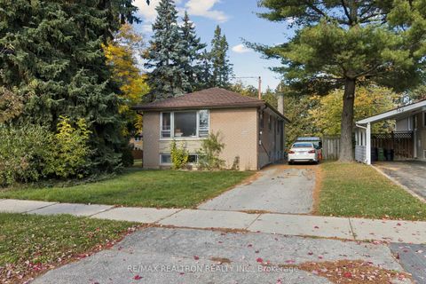 Photo 1 at 364 Patricia Avenue, Newtonbrook West, Toronto