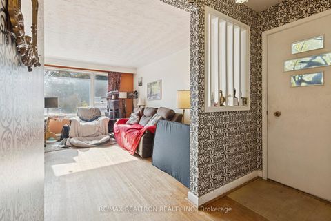 Photo 2 at 364 Patricia Avenue, Newtonbrook West, Toronto