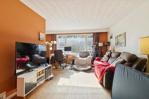 Photo 3 at 364 Patricia Avenue, Newtonbrook West, Toronto