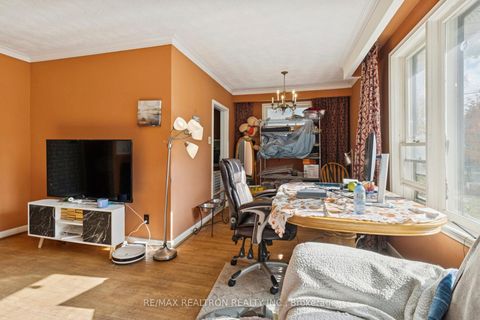 Photo 4 at 364 Patricia Avenue, Newtonbrook West, Toronto