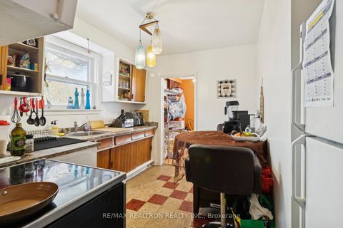 Photo 8 at 364 Patricia Avenue, Newtonbrook West, Toronto