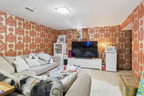 Photo 15 at 364 Patricia Avenue, Newtonbrook West, Toronto