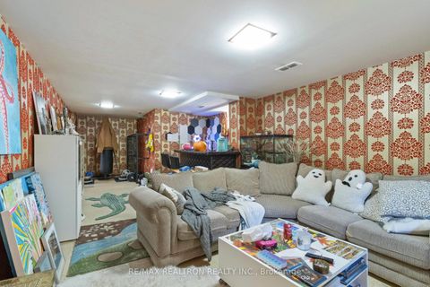 Photo 17 at 364 Patricia Avenue, Newtonbrook West, Toronto