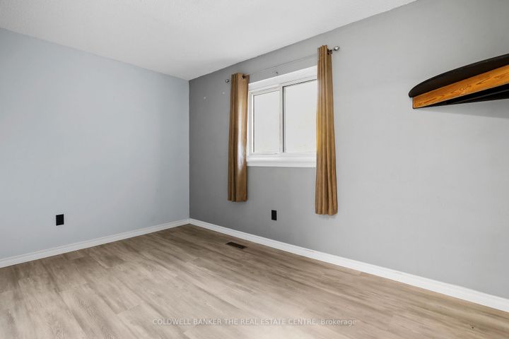 Photo 18 at 410 Burnley Court, Centennial, Oshawa