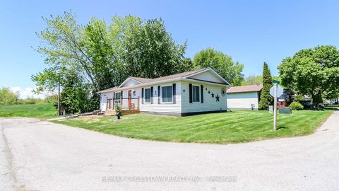 Photo 3 at 64 Royal Oak Drive, Cookstown, Innisfil