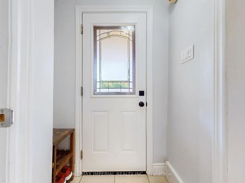 Photo 4 at 598 Ridelle Avenue, Belgravia, Toronto