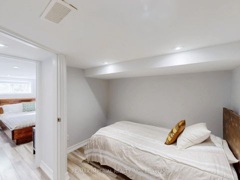 Photo 33 at 598 Ridelle Avenue, Belgravia, Toronto