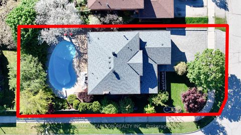 Photo 1 at 221 Old Orchard Circle, WC Wedgewood Creek, Oakville