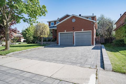 Photo 4 at 221 Old Orchard Circle, WC Wedgewood Creek, Oakville