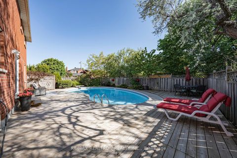 Photo 6 at 221 Old Orchard Circle, WC Wedgewood Creek, Oakville