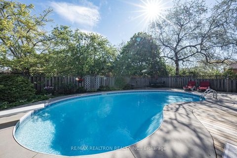 Photo 8 at 221 Old Orchard Circle, WC Wedgewood Creek, Oakville