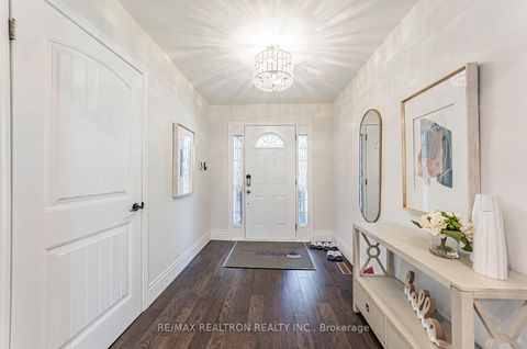 Photo 9 at 221 Old Orchard Circle, WC Wedgewood Creek, Oakville