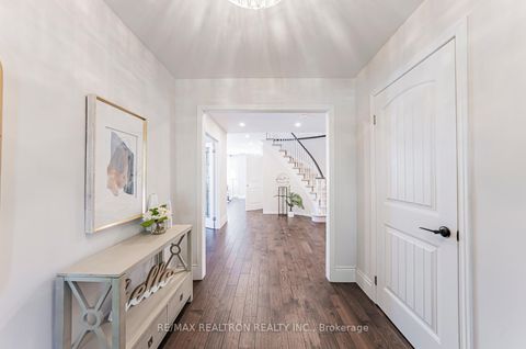 Photo 10 at 221 Old Orchard Circle, WC Wedgewood Creek, Oakville