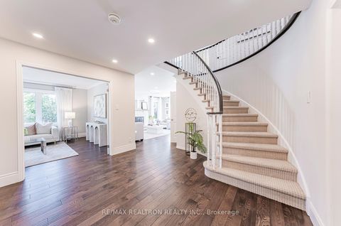 Photo 11 at 221 Old Orchard Circle, WC Wedgewood Creek, Oakville