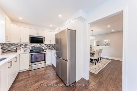 Photo 21 at 221 Old Orchard Circle, WC Wedgewood Creek, Oakville