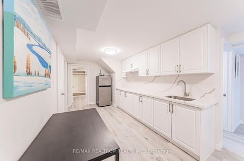 Photo 42 at 221 Old Orchard Circle, WC Wedgewood Creek, Oakville