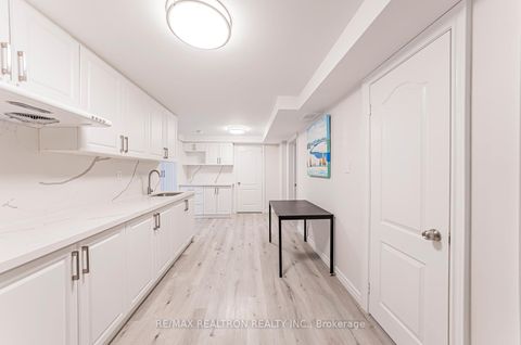 Photo 43 at 221 Old Orchard Circle, WC Wedgewood Creek, Oakville