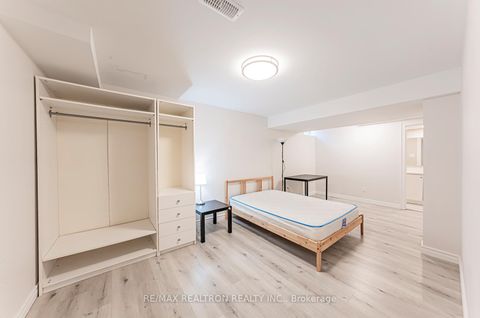 Photo 46 at 221 Old Orchard Circle, WC Wedgewood Creek, Oakville