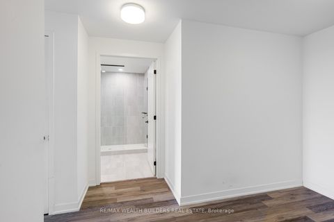 Photo 10 at 511 - 2118 Bloor Street W, Bloor West Village, Toronto