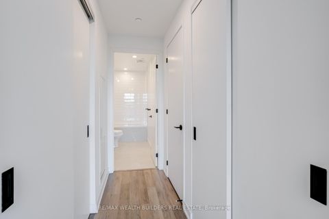 Photo 20 at 511 - 2118 Bloor Street W, Bloor West Village, Toronto