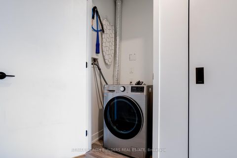 Photo 25 at 511 - 2118 Bloor Street W, Bloor West Village, Toronto