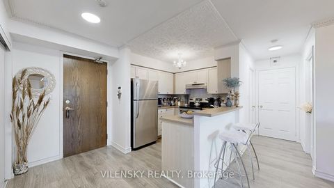 Photo 8 at 215 - 39 Oneida Crescent, Langstaff, Richmond Hill