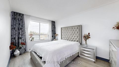 Photo 10 at 215 - 39 Oneida Crescent, Langstaff, Richmond Hill