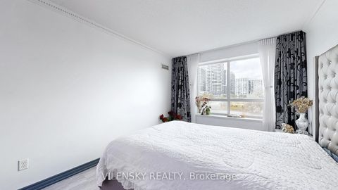 Photo 11 at 215 - 39 Oneida Crescent, Langstaff, Richmond Hill