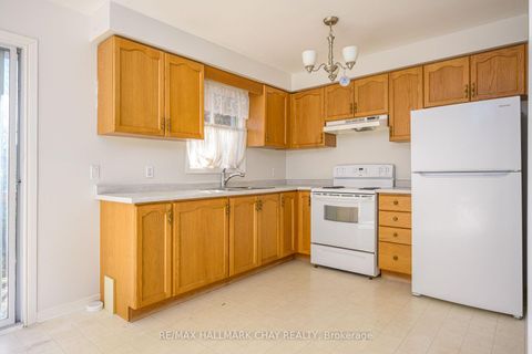 Photo 8 at 197 Livingstone Street W, Sunnidale, Barrie