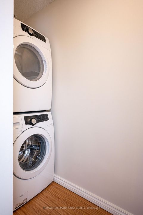 Photo 10 at 197 Livingstone Street W, Sunnidale, Barrie