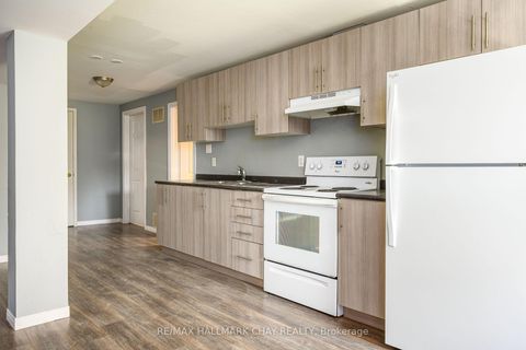 Photo 14 at 197 Livingstone Street W, Sunnidale, Barrie